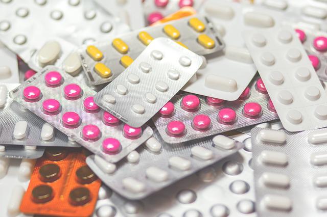 Medicamentos isentos de prescrição e os cuidados que sua farmácia deve ter